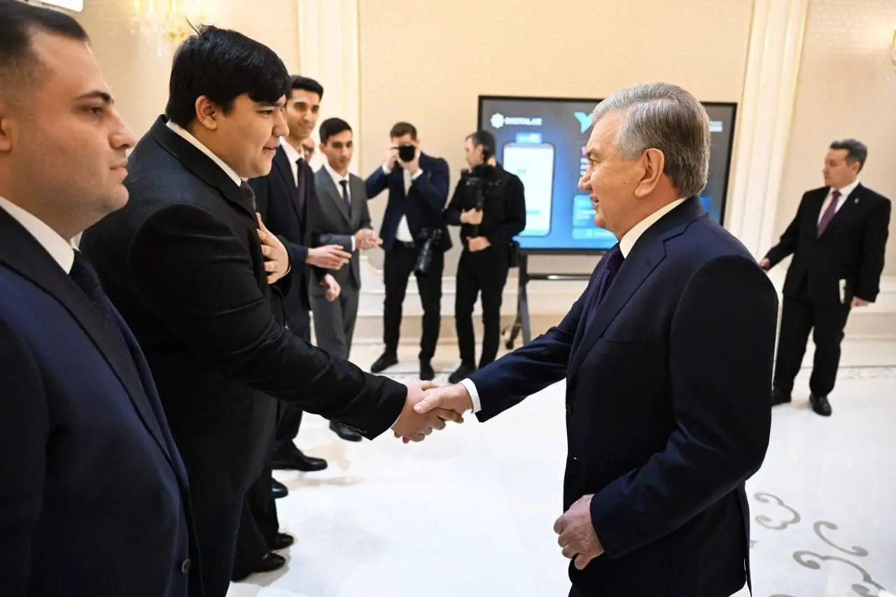 President reviews winning projects of the “President Tech Award” competition